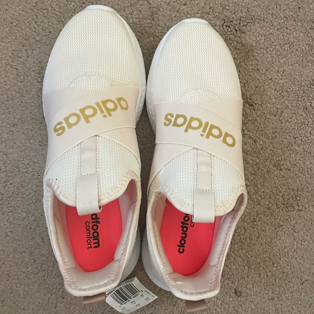 NWT Cream and gold PUREMOTION ADAPT Adidas with cloud foam